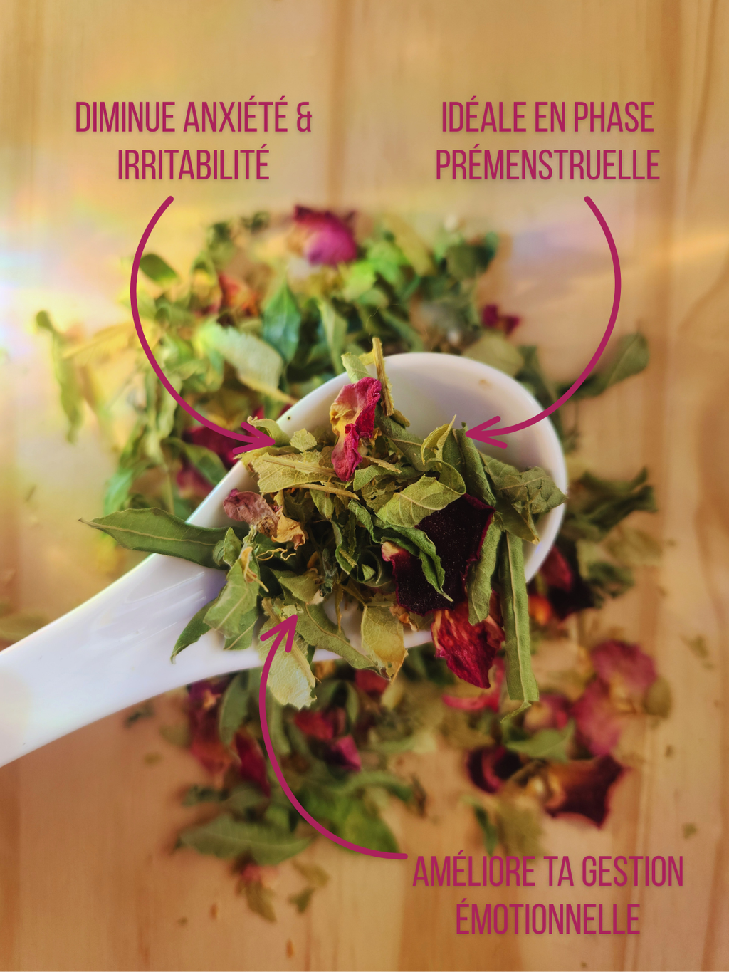 Verveine citronnée, tilleul et rose de Provins dans une cuillère
