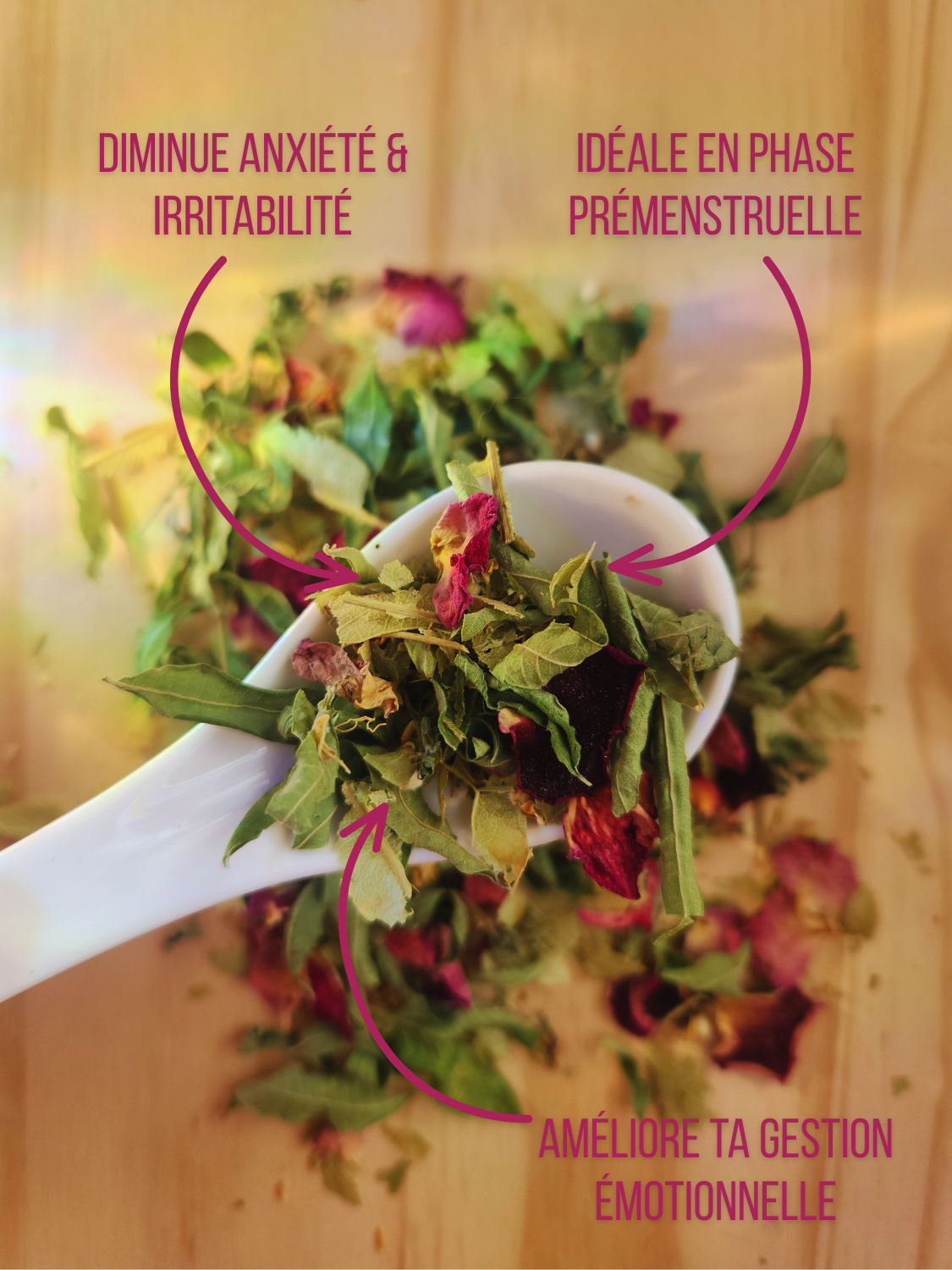 Verveine citronnée, tilleul et rose de Provins dans une cuillère