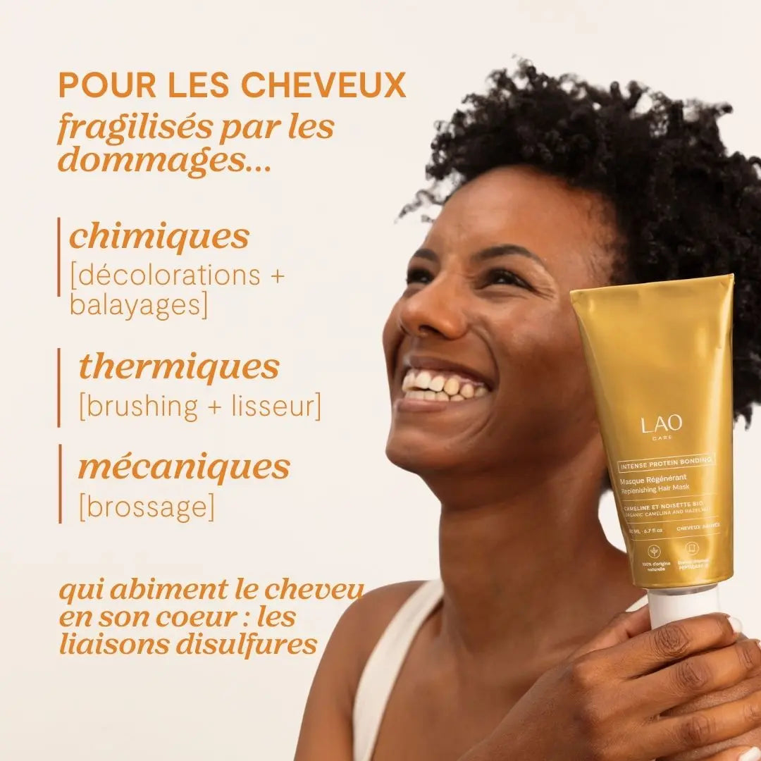 Femme aux cheveux bouclés avec le masque régénérant LAO Care