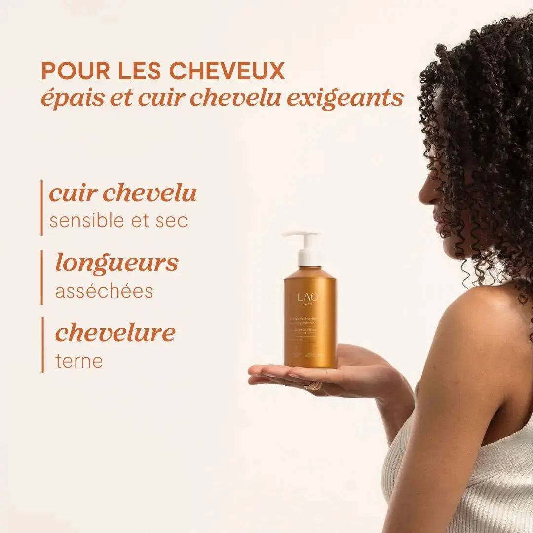 Femme aux cheveux épais avec le shampoing nourrissant LAO Care