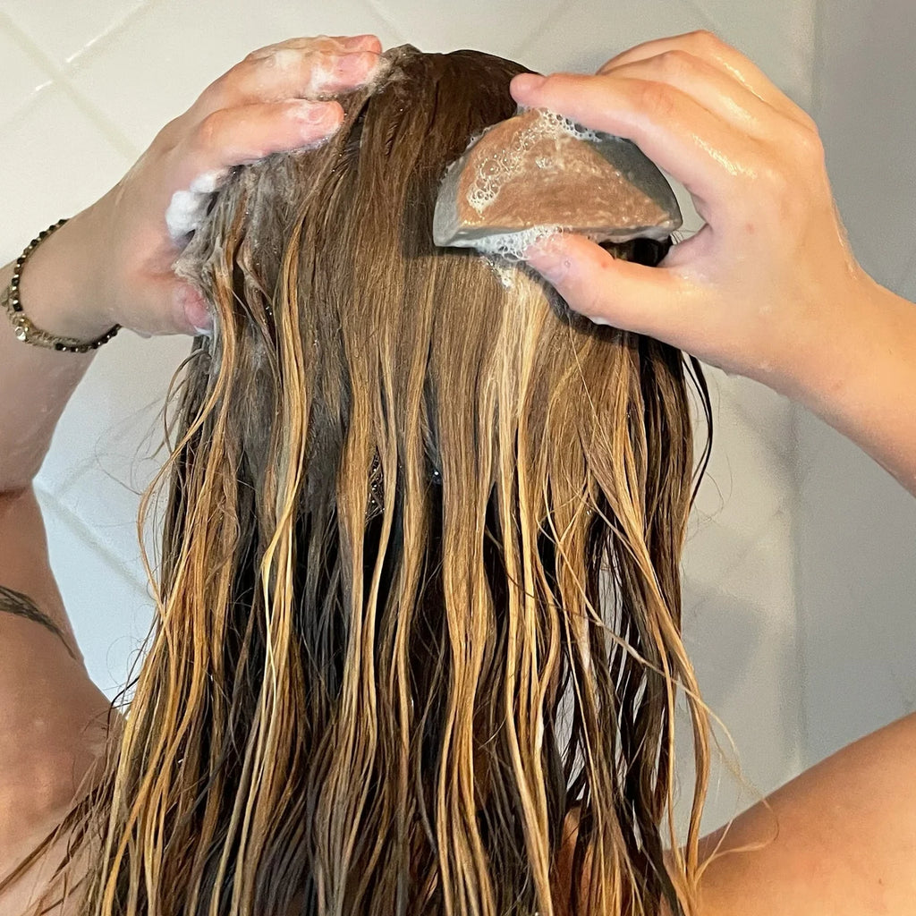 Shampoing solide bio à l’huile de sésame & rhassoul – cheveux gras